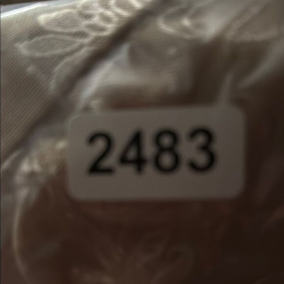 Wacoal Cream Lace Bra with Full Coverage and Wide Straps - Picture 4 of 4